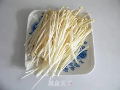 Make Golden pins and mushroom chicken rolls step 4