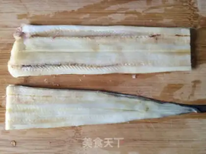 Make Japanese roasted eels step 1