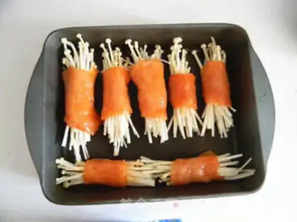 Make Golden pins and mushroom chicken rolls step 6