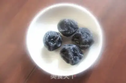 Make Strawberry plum step 1