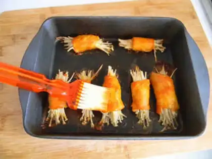 Make Golden pins and mushroom chicken rolls step 8