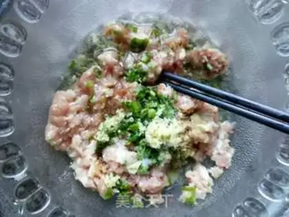 Make cucumber pork pie step 1