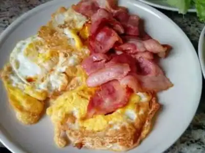 Make Egg bacon sandwich step 3