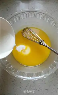 Make A fruit cream naked cake step 3