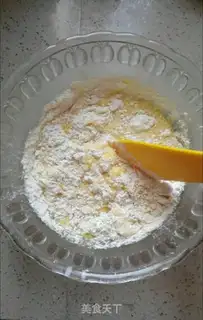Make A fruit cream naked cake step 4