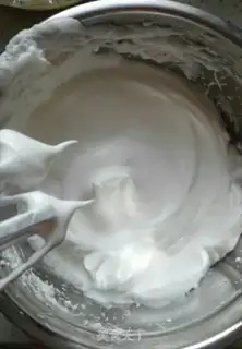 Make A fruit cream naked cake step 6