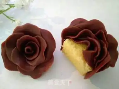 Make Chocolate rose cake step 13