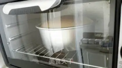 Make A fruit cream naked cake step 10
