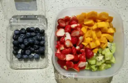 Make A fruit cream naked cake step 14