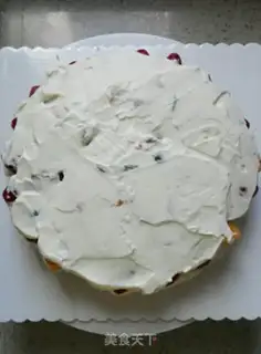 Make A fruit cream naked cake step 18