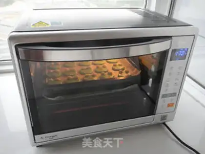 Make Frog cookies step 9