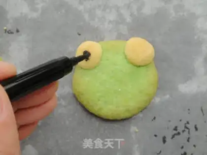 Make Frog cookies step 10
