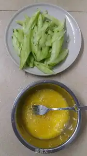 Make Eggs made from cucumbers step 0