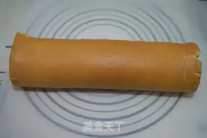 Make Flamingo jam cake roll step 17