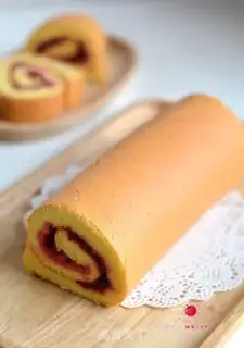 Make Flamingo jam cake roll step 18