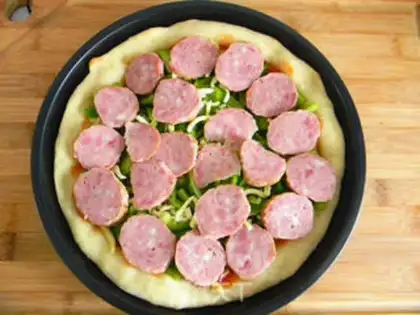Make Red sausage vegetable pizza step 11