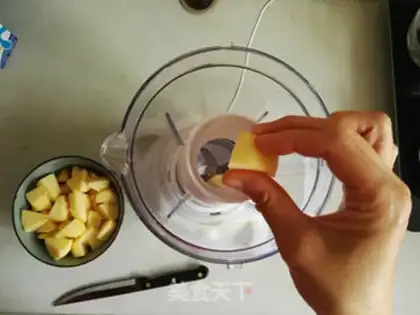 Make Apple almond shake step 2