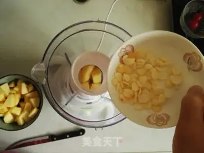 Make Apple almond shake step 3