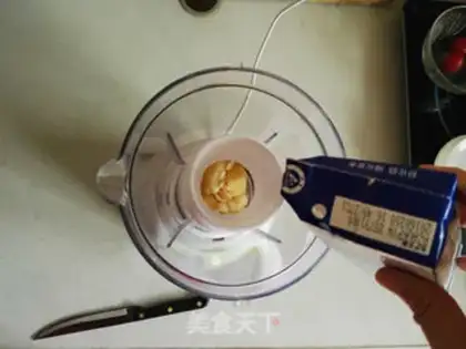 Make Apple almond shake step 4