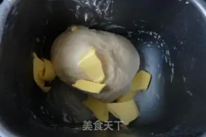 Make Sausage cheese roll step 2