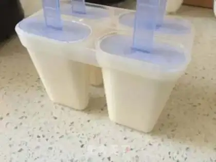 Make Banana milk popsicle step 3