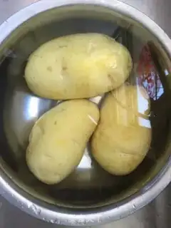 Make Cracked potatoes step 1