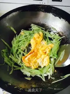 Make Scrambled eggs step 2