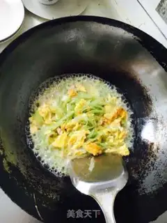 Make Scrambled eggs step 3