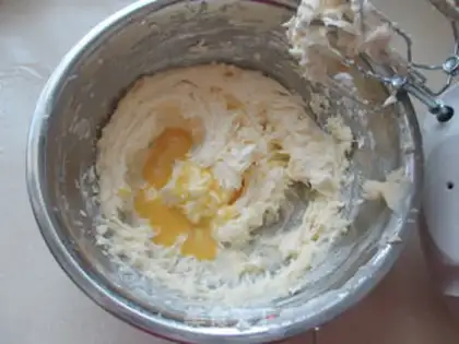 Make Two pounds of cake for tea and vanilla step 2