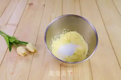 Make Banana chocolate marfin cake step 1