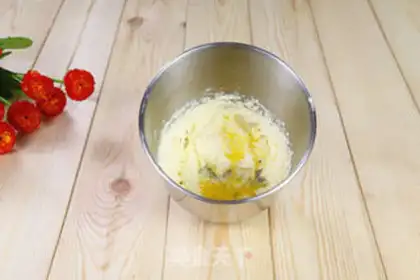 Make Banana chocolate marfin cake step 3
