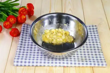 Make Banana chocolate marfin cake step 4