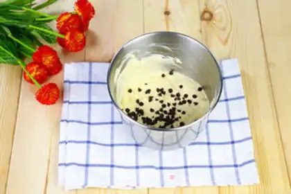 Make Banana chocolate marfin cake step 7