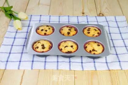 Make Banana chocolate marfin cake step 10