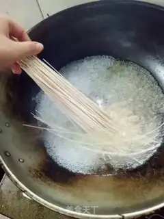 Make Onion noodles step 2