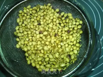 Make Oatmeal walnuts, soybeans step 1