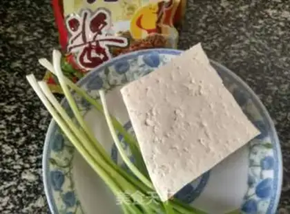 Make Onion sauce, tofu step 0
