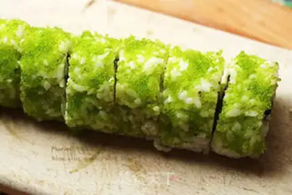Make Flying fish seeds flip sushi step 5