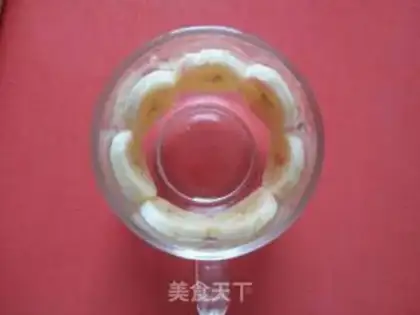 Make Banana shake of the flamingo step 1