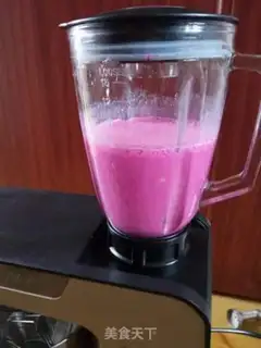 Make Banana shake of the flamingo step 3