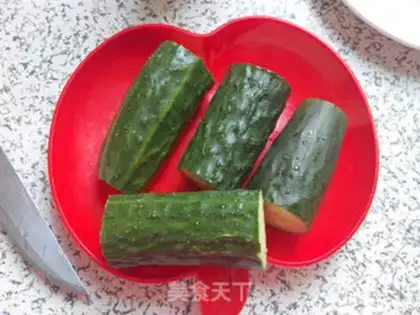 Make Salud cucumber step 1