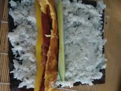 Make Tuna sushi step 5