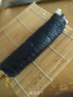 Make Tuna sushi step 6