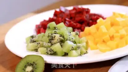 Make Yogurt and fruit ice step 1