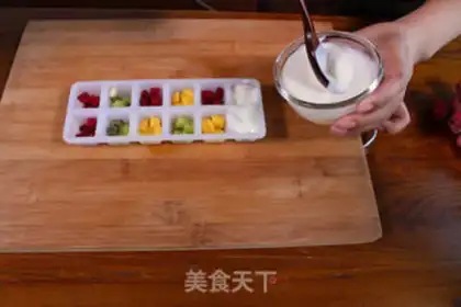 Make Yogurt and fruit ice step 4