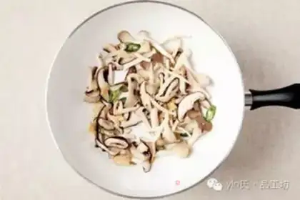 Make Garlic mushroom olive pasta step 5