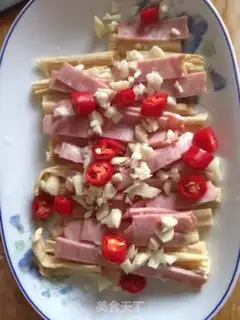 Make Cleaning of garlic bacon step 3