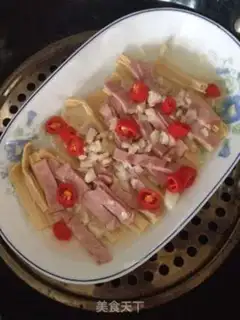 Make Cleaning of garlic bacon step 4