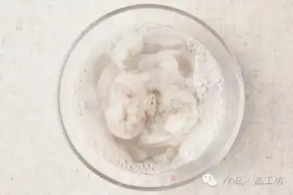 Make Spicy shrimp tomato pasta step 1