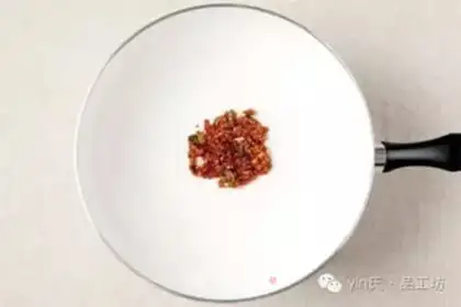 Make Spicy shrimp tomato pasta step 4